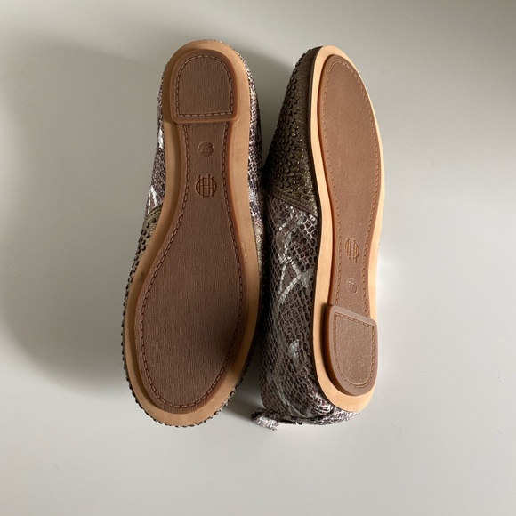 NWOT House of Harlow 1960 Stud Kye Flat - Picture 13 of 13